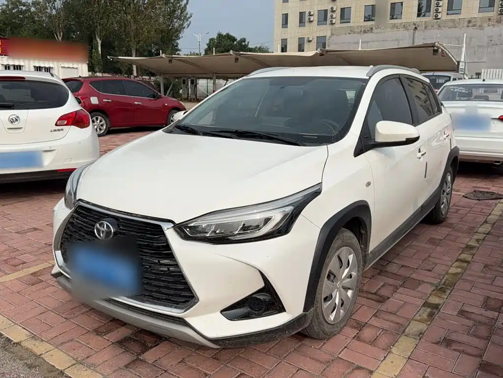 Toyota Yaris L — фото 2