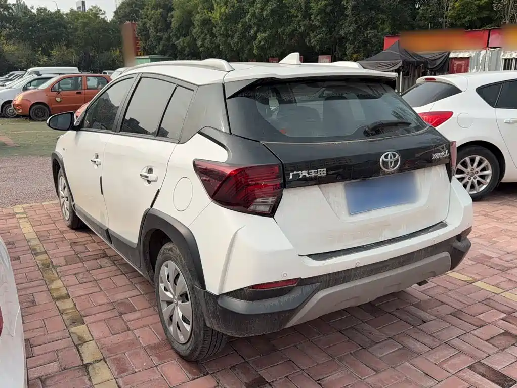 Toyota Yaris L — фото 11