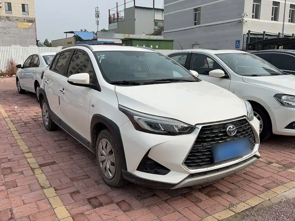 Toyota Yaris L — фото 7