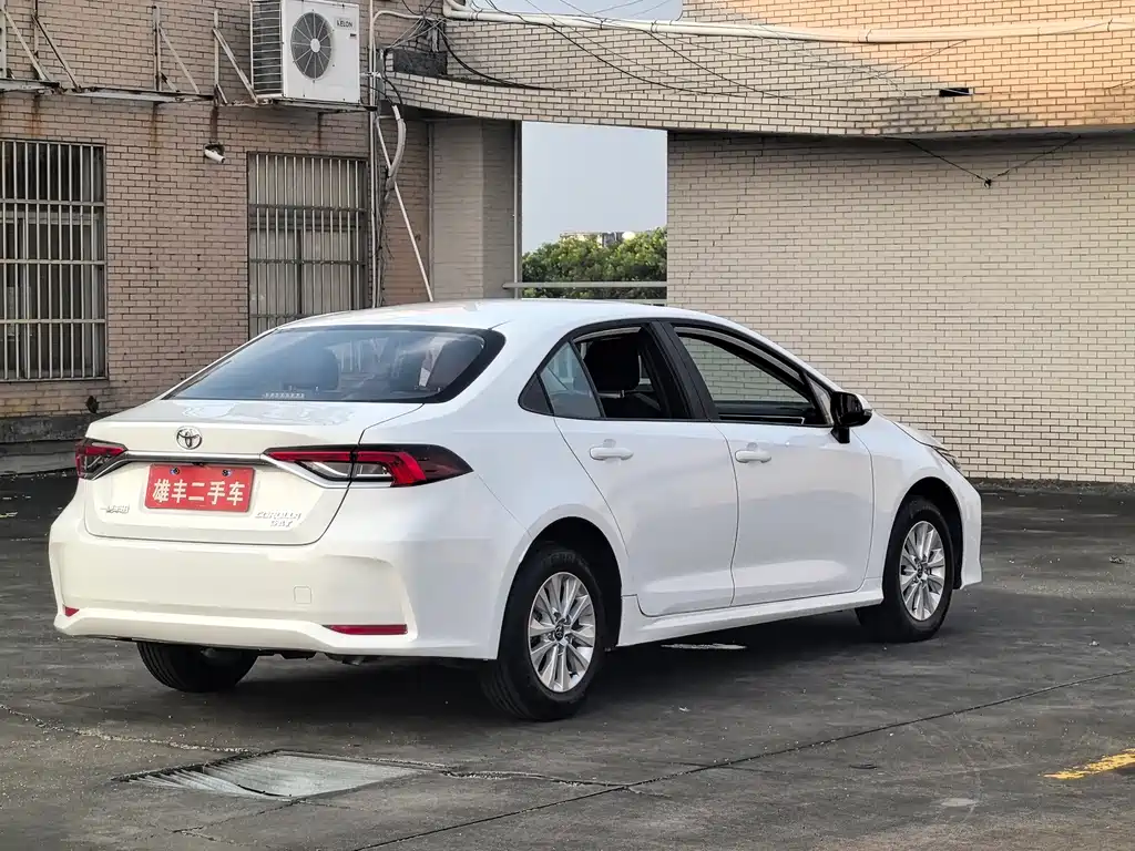 Toyota Corolla — фото 11