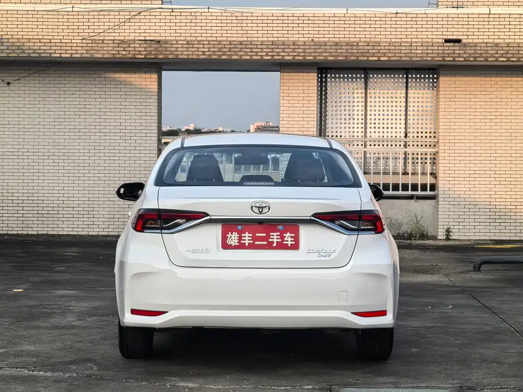 Toyota Corolla — фото 13