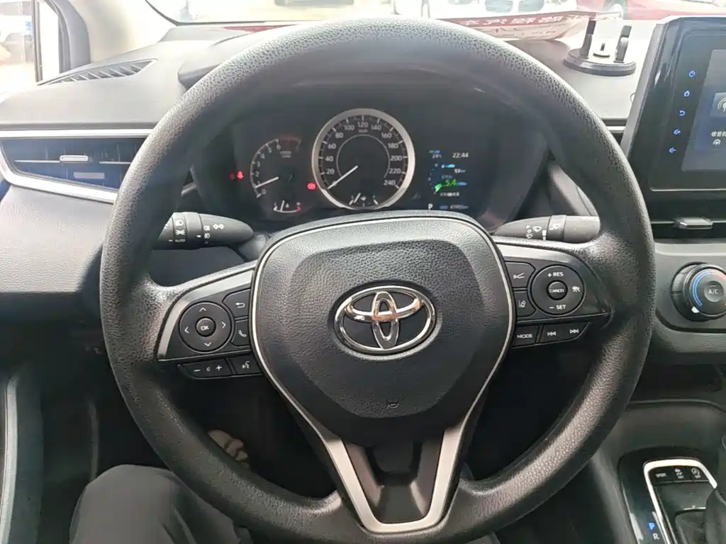 Toyota Corolla — фото 11
