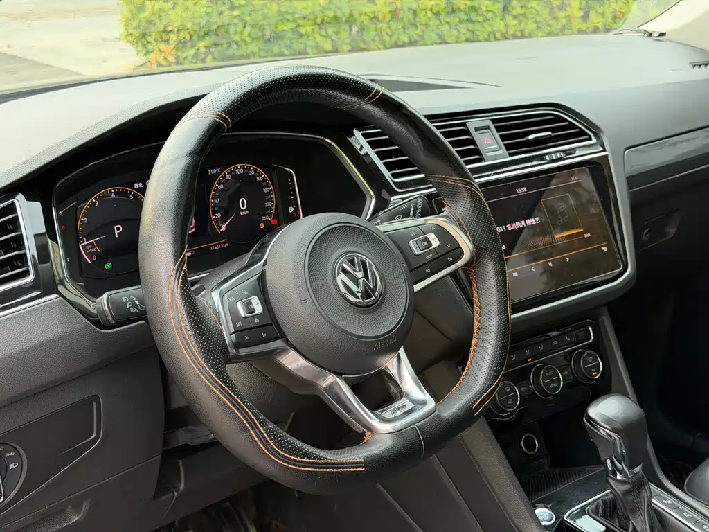 Volkswagen Tiguan L — фото 8