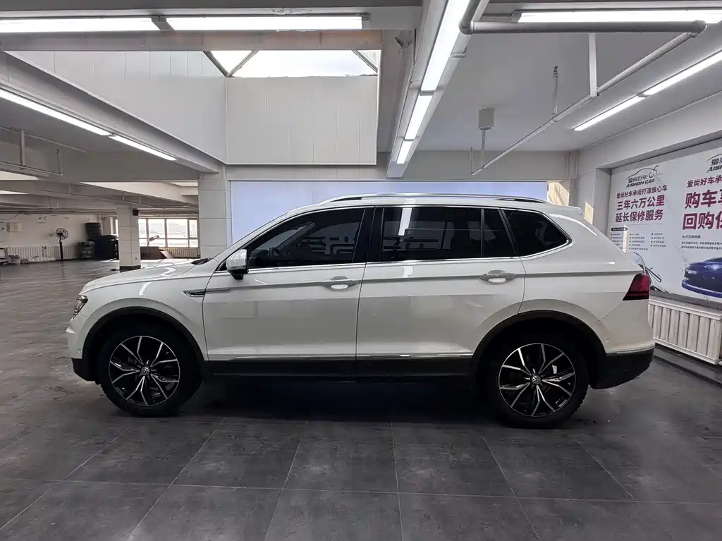 Volkswagen Tiguan L — фото 4