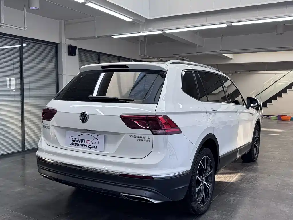 Volkswagen Tiguan L — фото 7