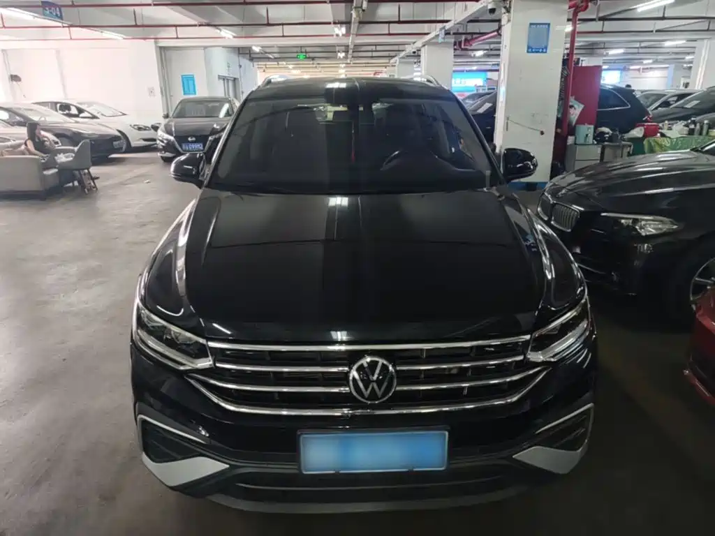Volkswagen Tiguan L — фото 3