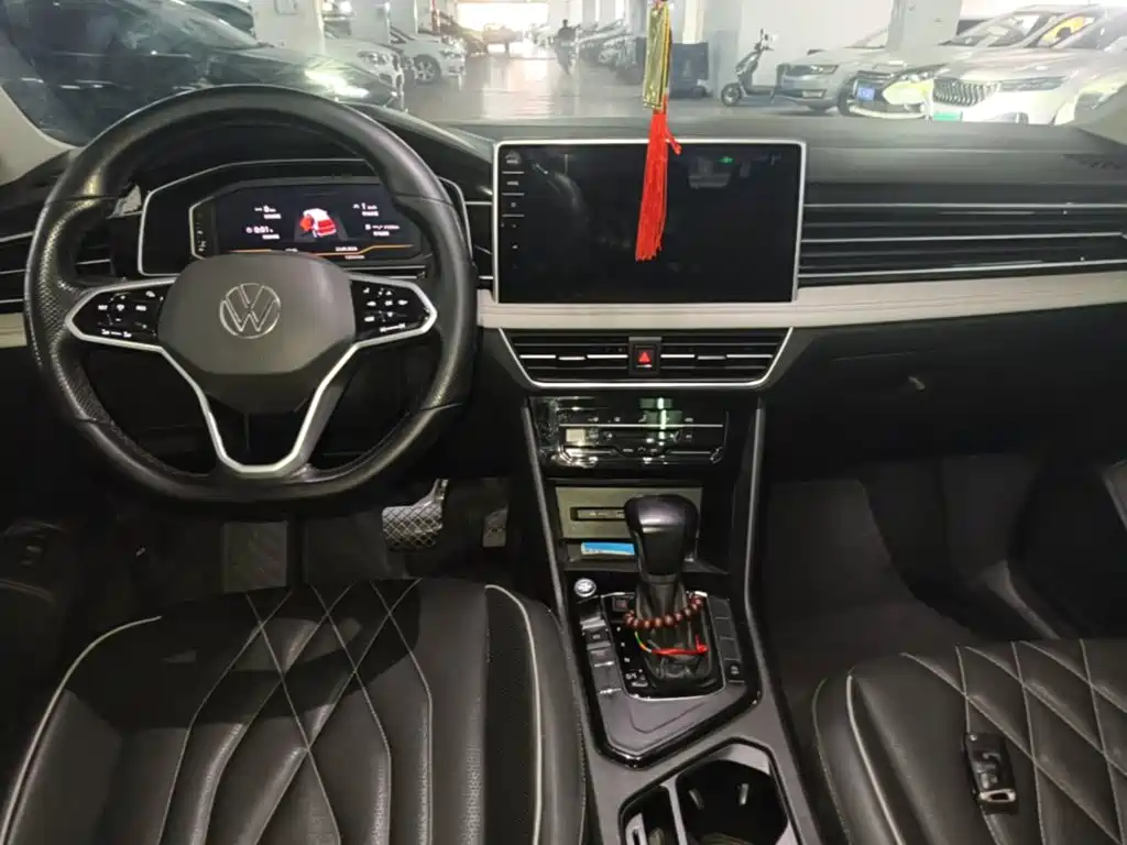 Volkswagen Tiguan L — фото 10