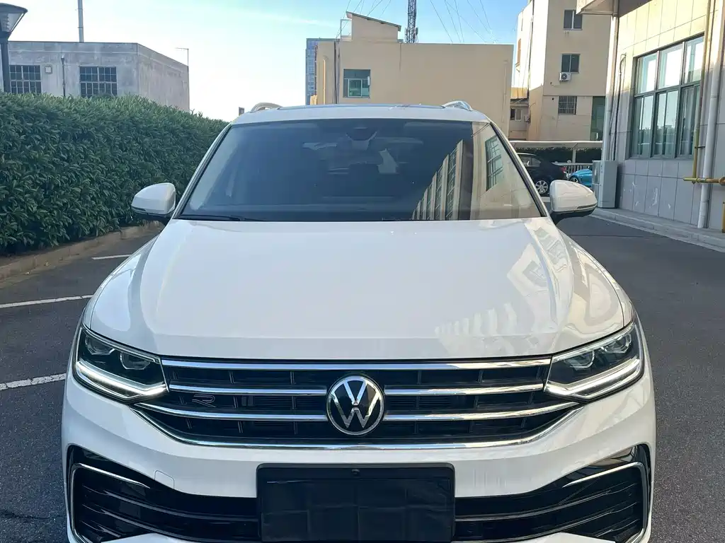 Volkswagen Tiguan L — фото 3