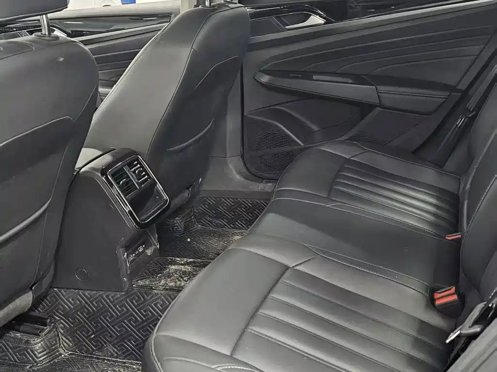 Volkswagen Passat — фото 11
