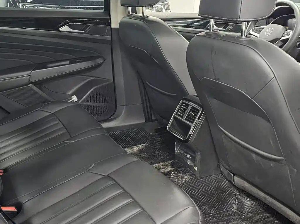 Volkswagen Passat — фото 13