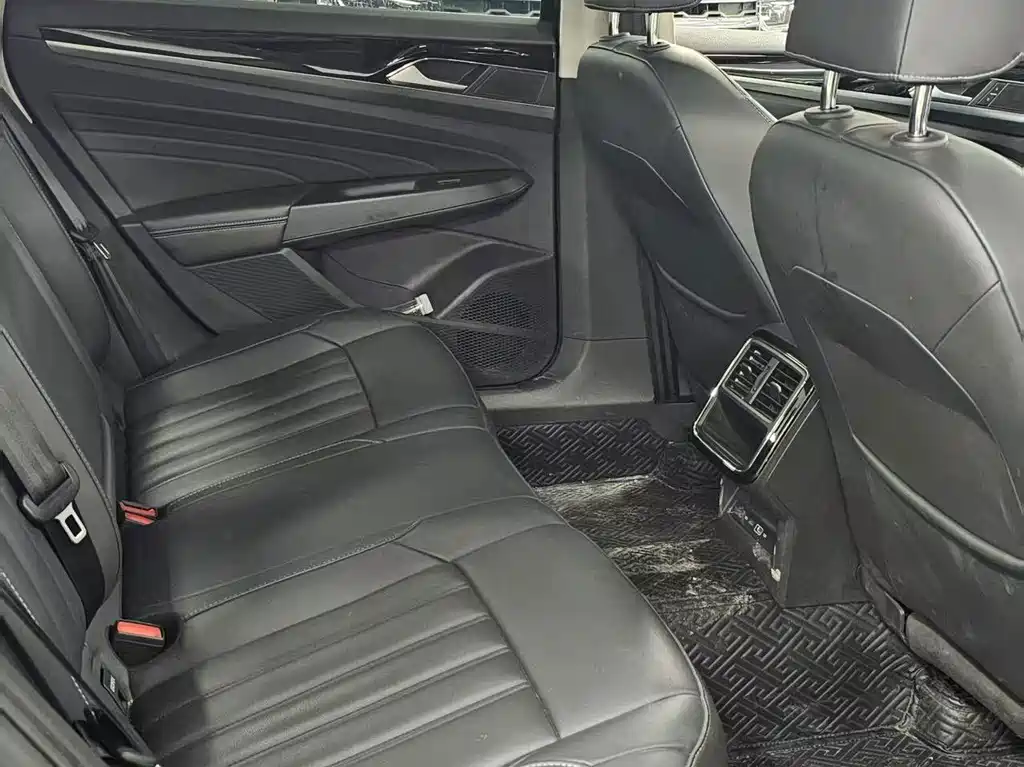 Volkswagen Passat — фото 14