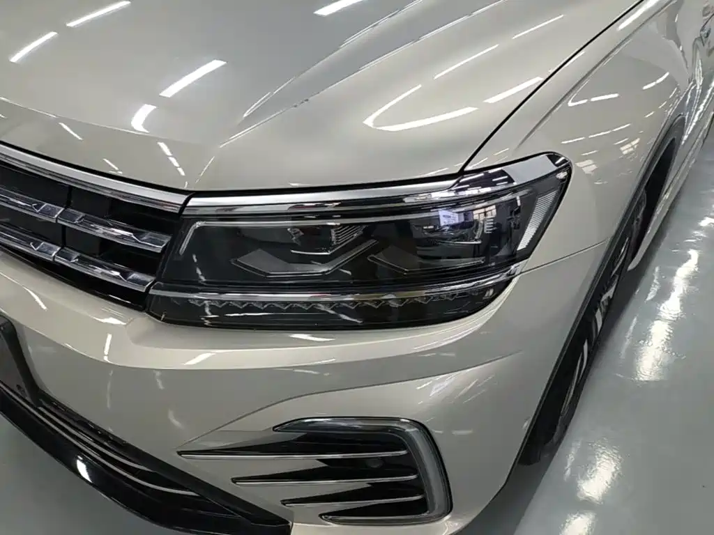 Volkswagen Tiguan L PHEV — фото 24