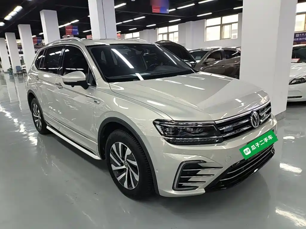 Volkswagen Tiguan L PHEV — фото 4