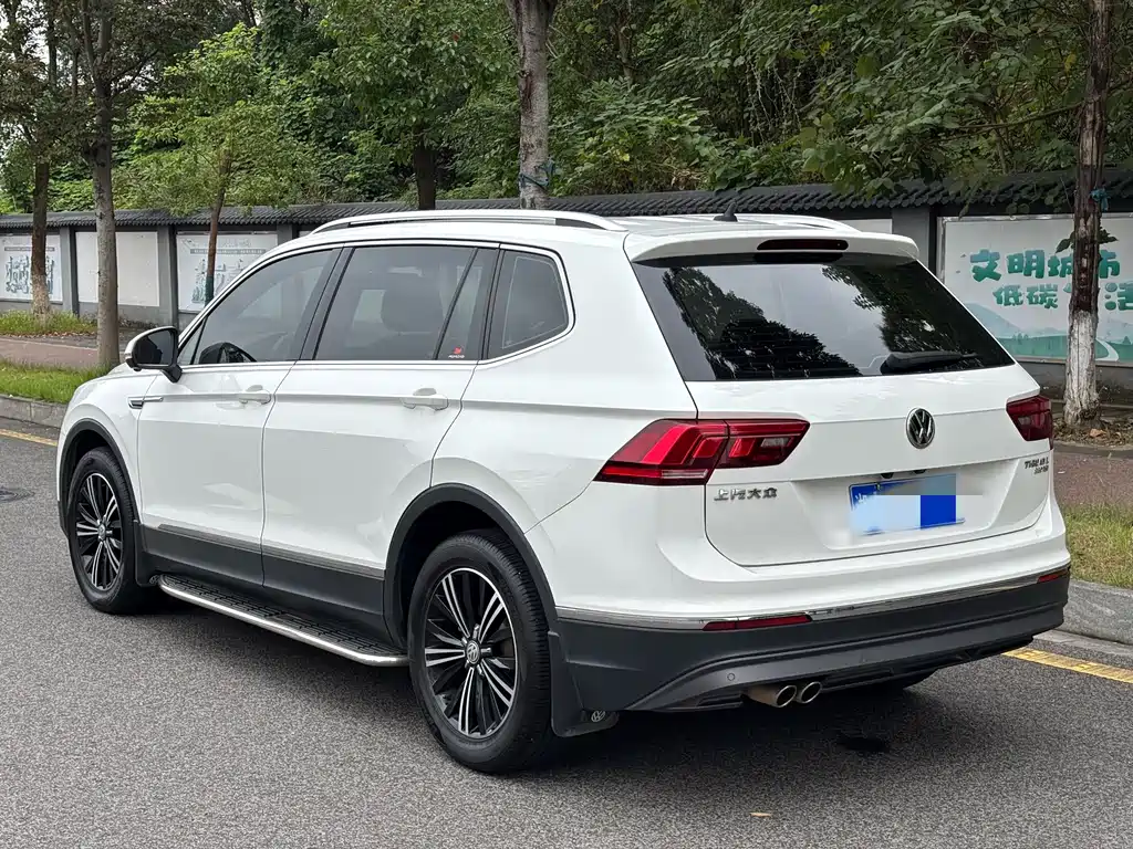 Volkswagen Tiguan L — фото 2