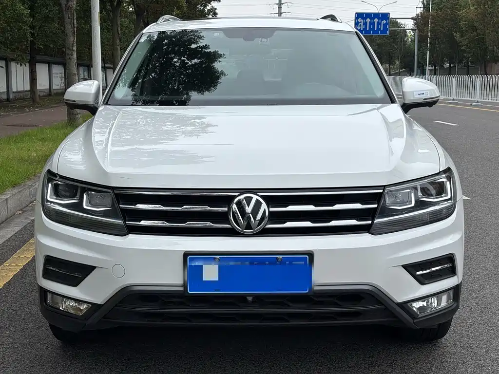 Volkswagen Tiguan L — фото 3
