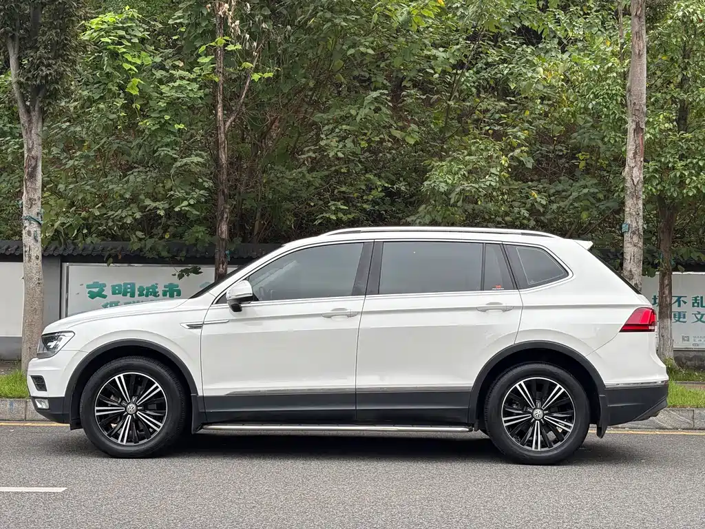 Volkswagen Tiguan L — фото 5
