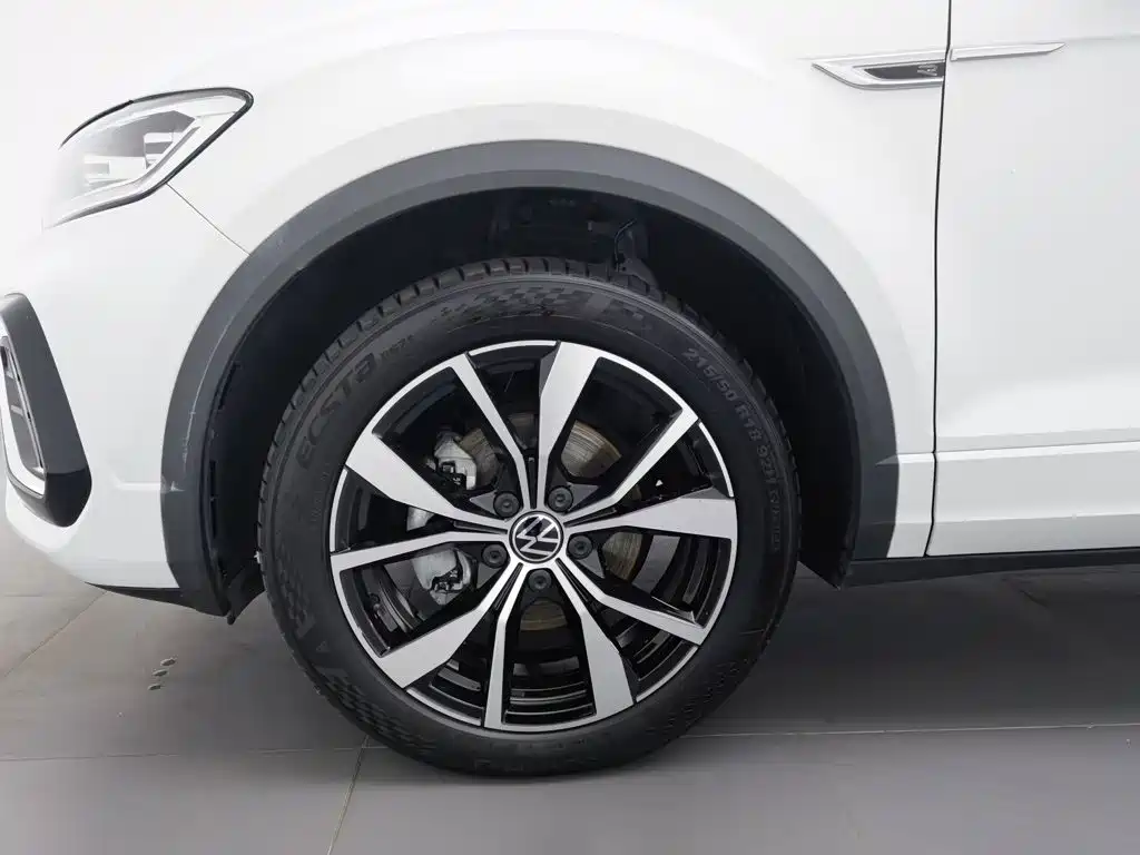 Volkswagen T-Roc — фото 17