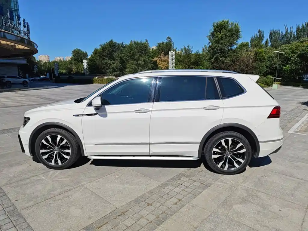 Volkswagen Tiguan L — фото 4