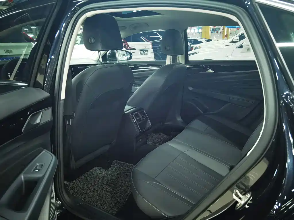 Volkswagen Passat — фото 6