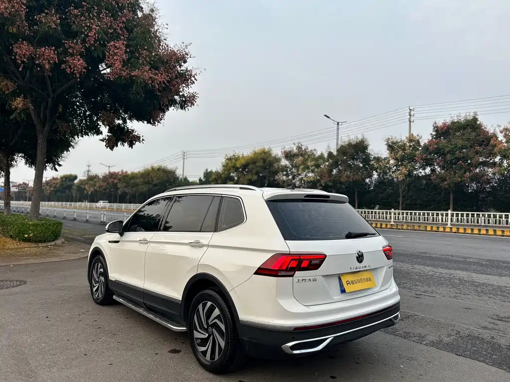 Volkswagen Tiguan L — фото 3