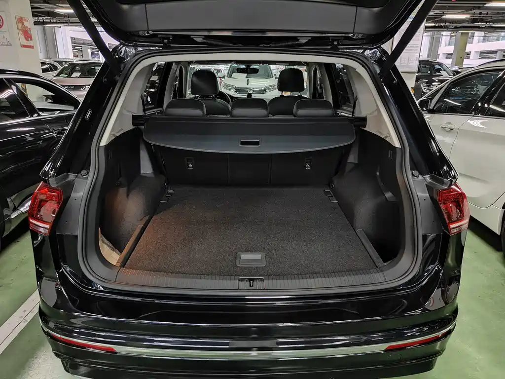 Volkswagen Tiguan L — фото 17
