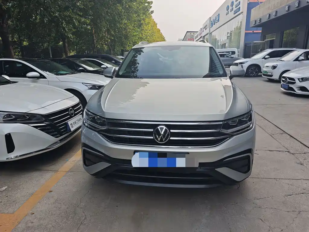Volkswagen Tiguan L — фото 3