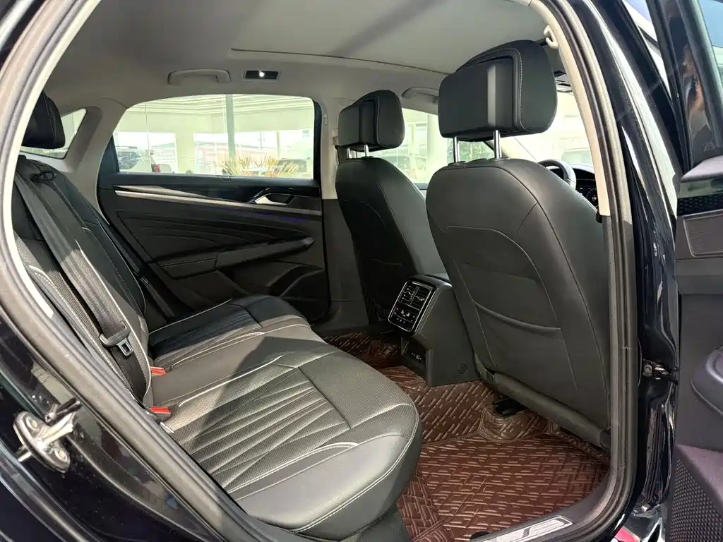 Volkswagen Passat — фото 7