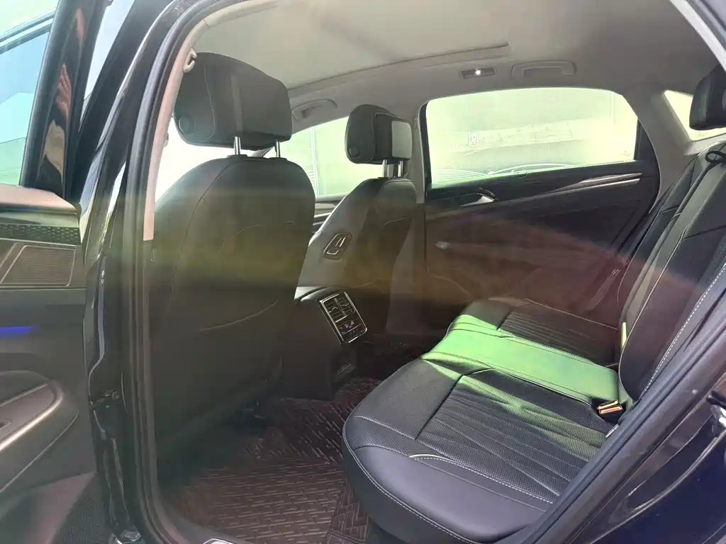 Volkswagen Passat — фото 8