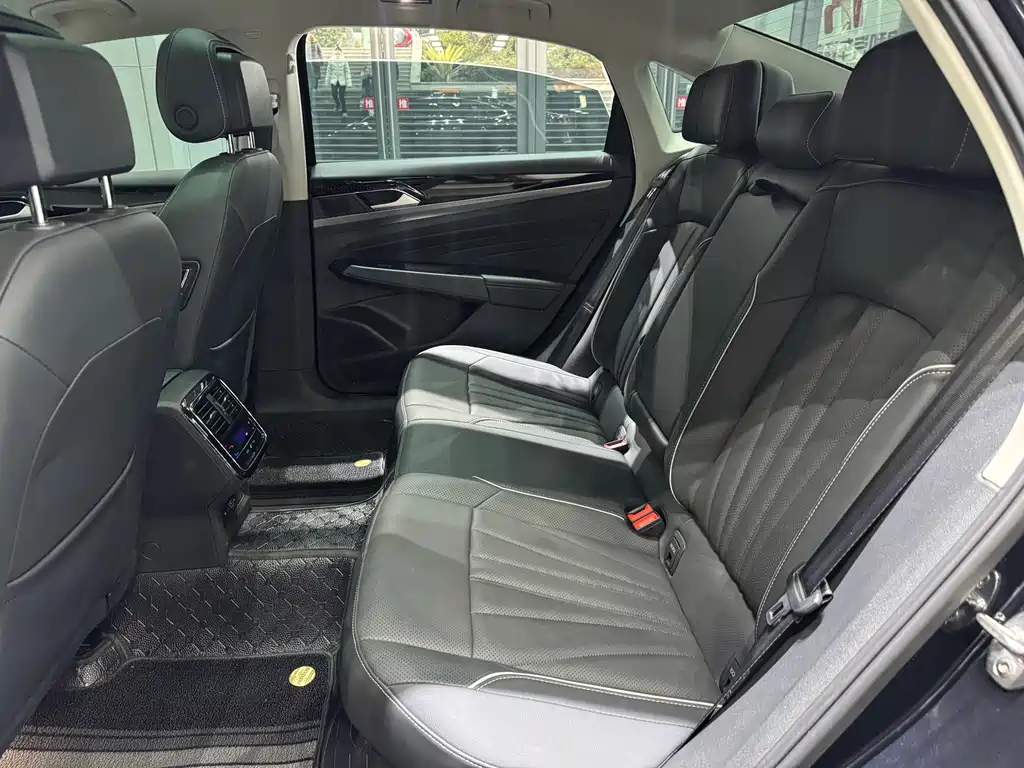 Volkswagen Passat — фото 10
