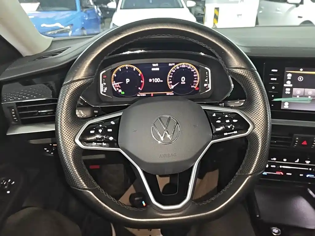 Volkswagen Passat — фото 11
