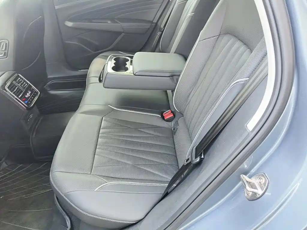 Volkswagen Passat — фото 22