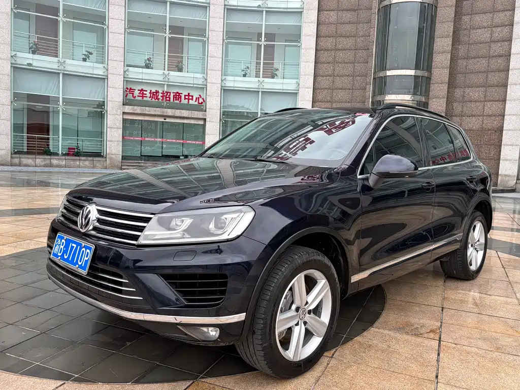 Volkswagen Touareg — фото 19