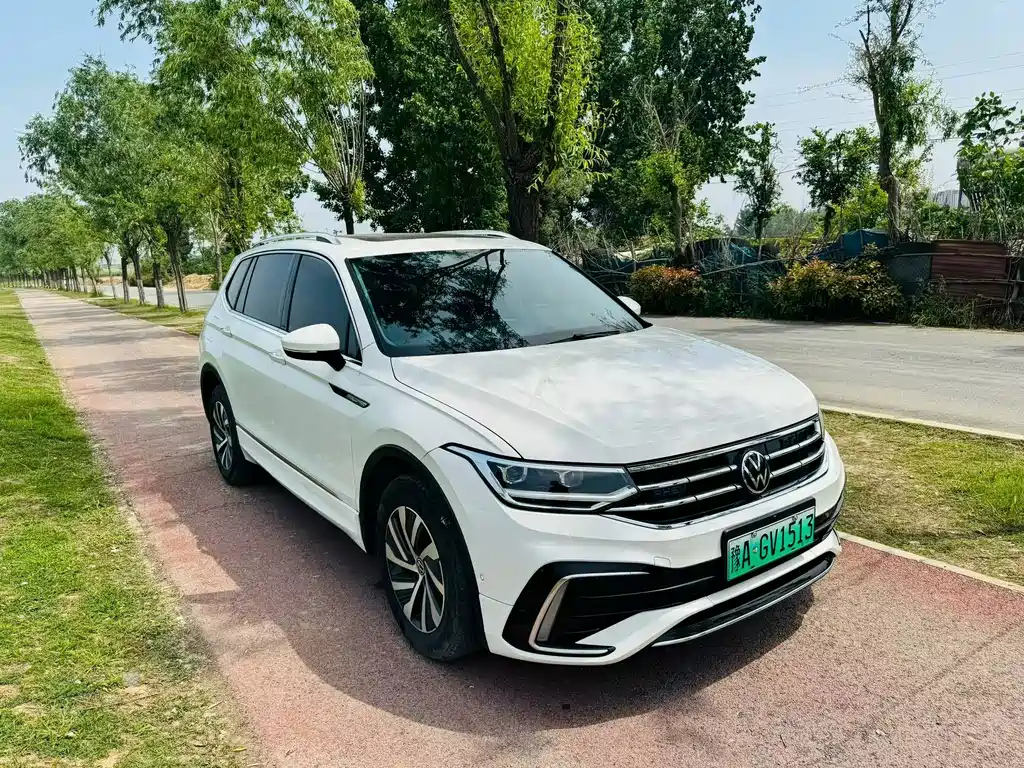 Volkswagen Tiguan L PHEV — фото 2