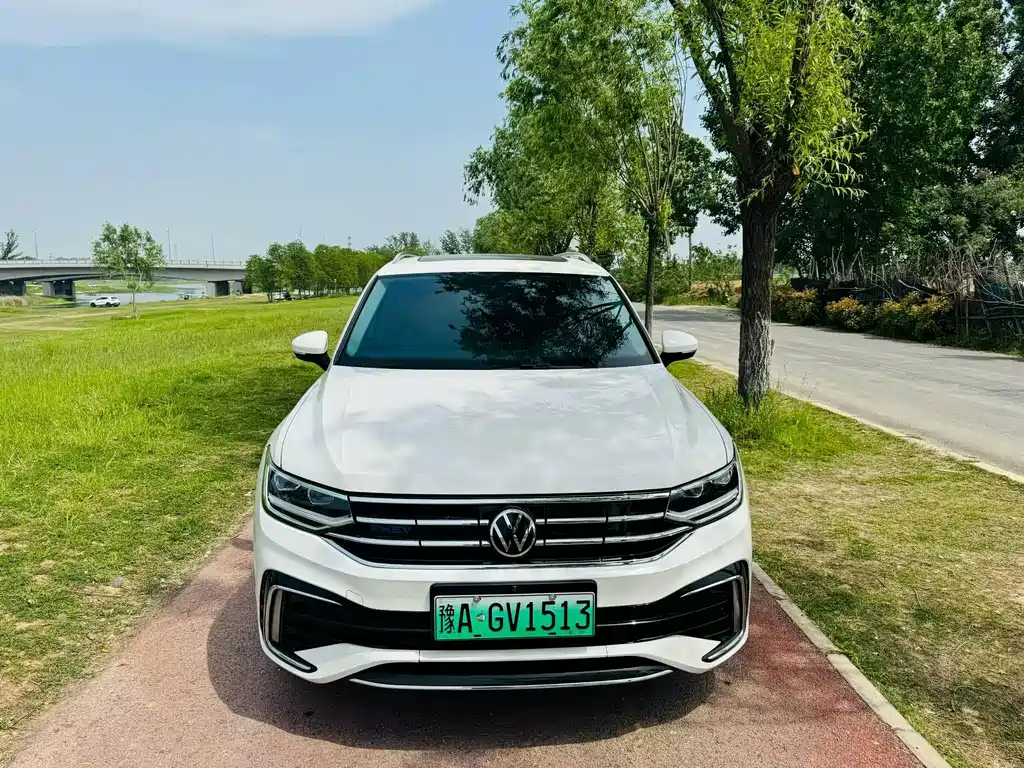 Volkswagen Tiguan L PHEV — фото 4