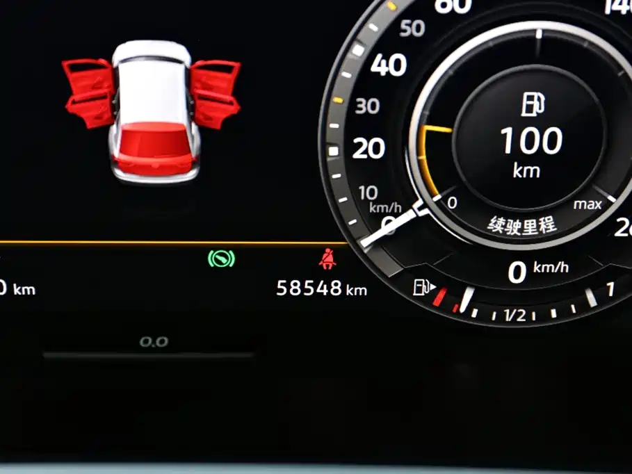 Volkswagen Tiguan — фото 14