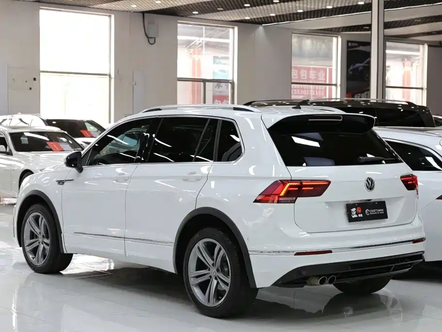 Volkswagen Tiguan — фото 20