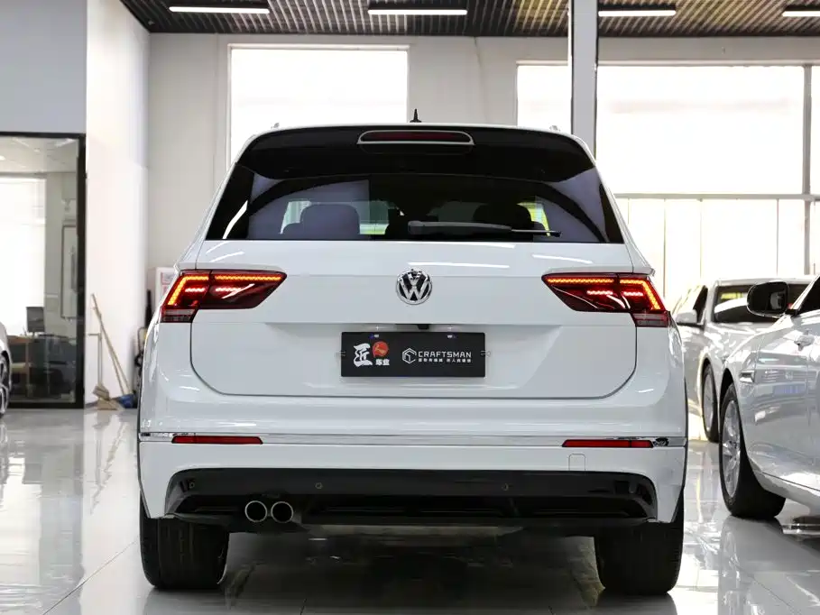 Volkswagen Tiguan — фото 21