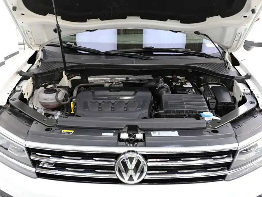 Volkswagen Tiguan — фото 22