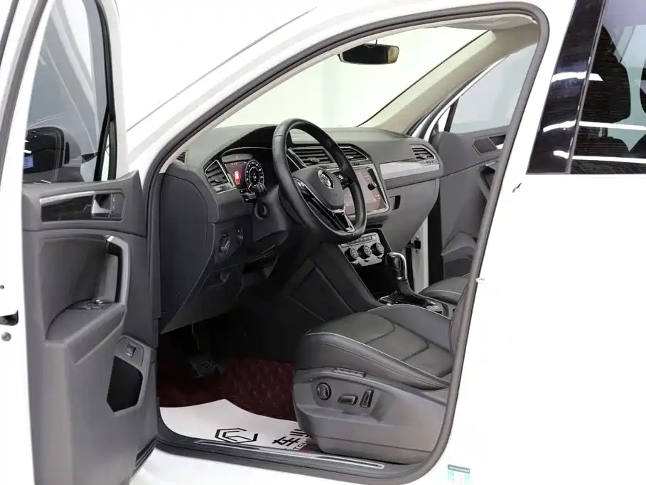 Volkswagen Tiguan — фото 5