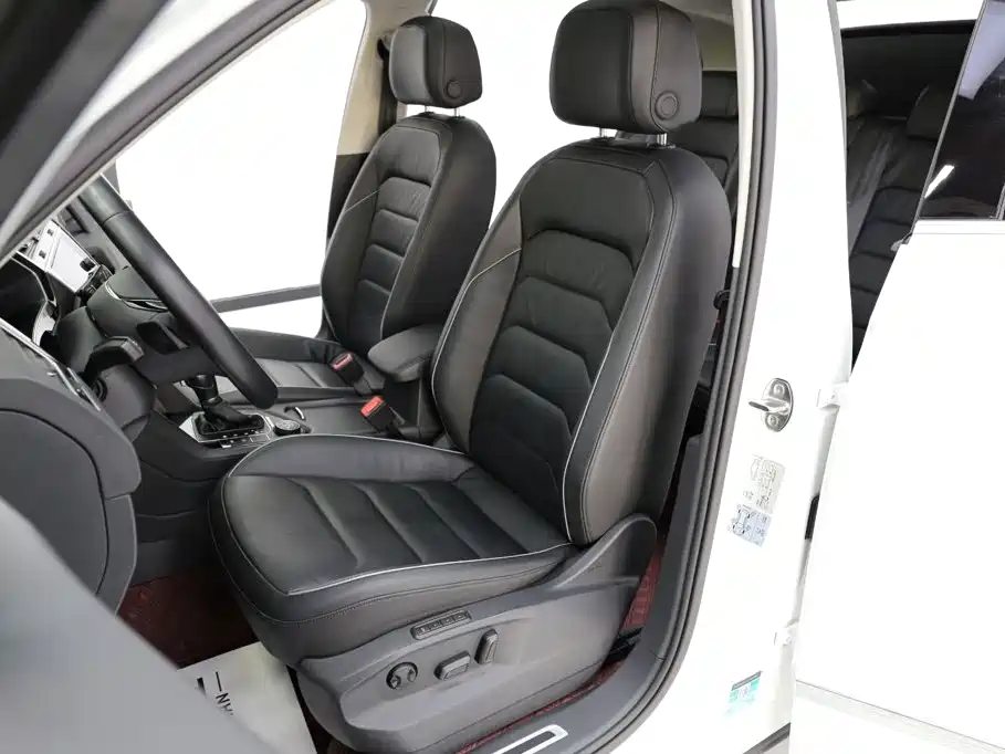 Volkswagen Tiguan — фото 7