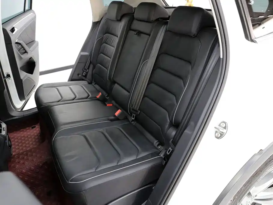 Volkswagen Tiguan — фото 8