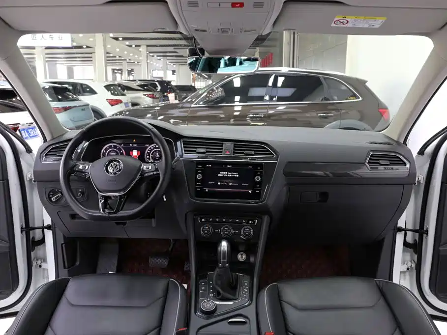 Volkswagen Tiguan — фото 9
