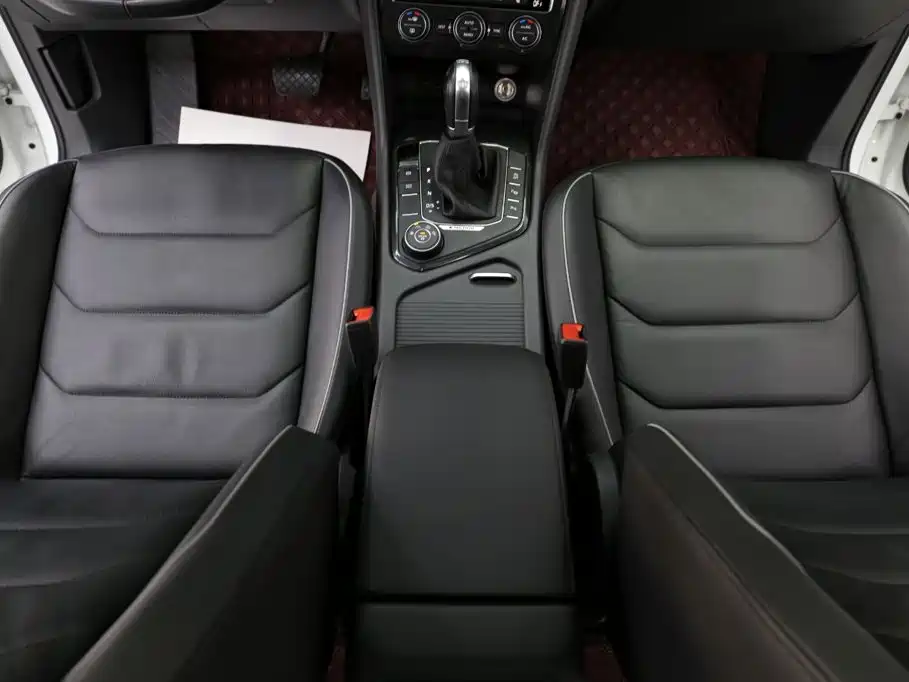 Volkswagen Tiguan — фото 10