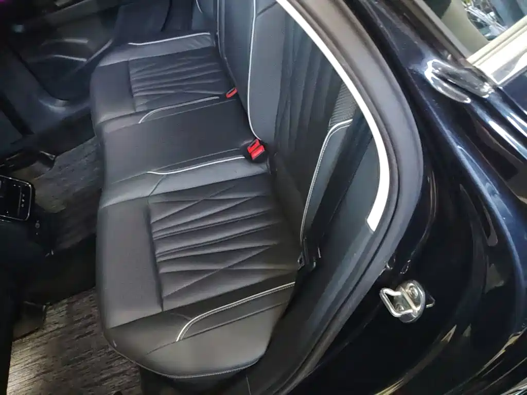 Volkswagen Passat — фото 17