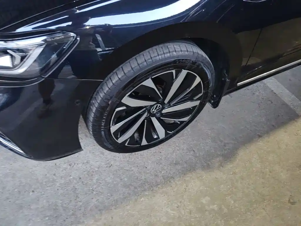 Volkswagen Passat — фото 23