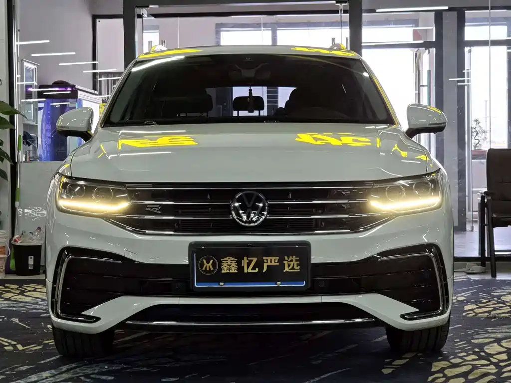 Volkswagen Tiguan L — фото 2