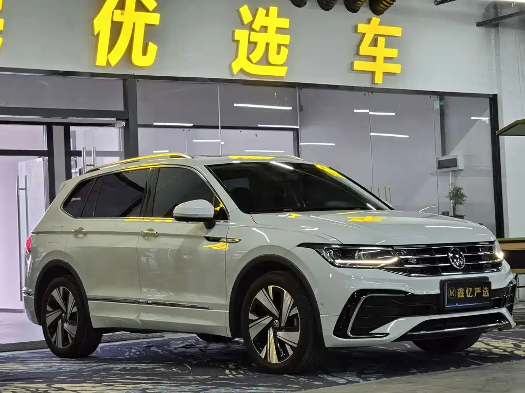 Volkswagen Tiguan L — фото 3