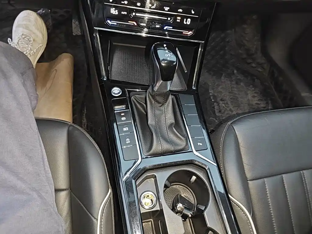 Volkswagen Passat — фото 14