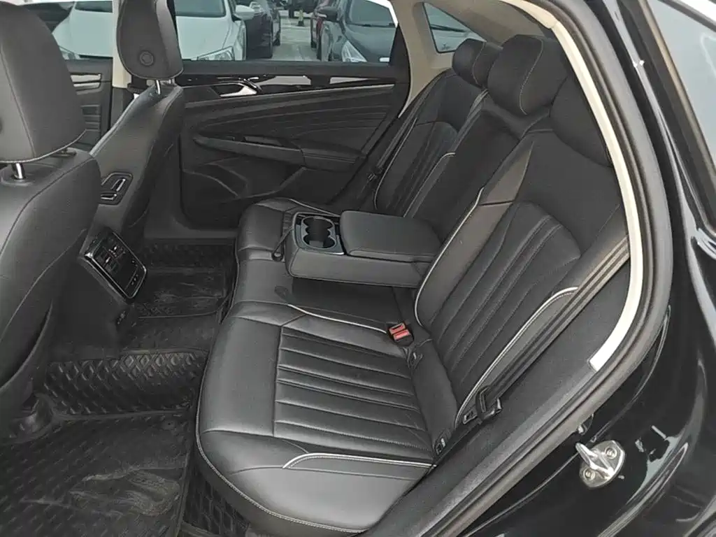 Volkswagen Passat — фото 17