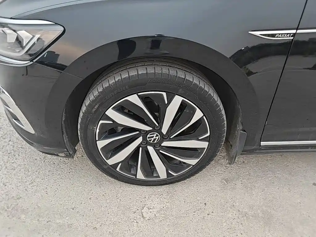 Volkswagen Passat — фото 23